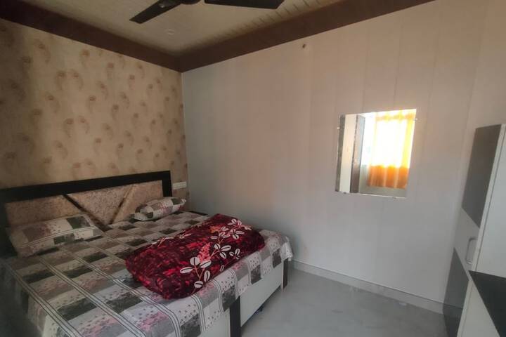 Room 8 of 10