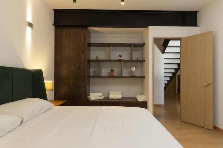 Room 42 of 148