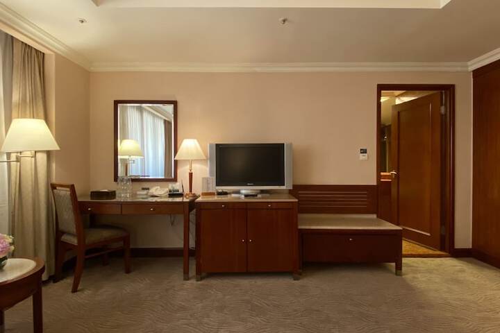 Room 15 of 76