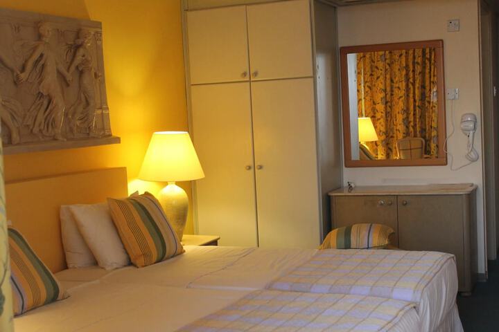 Room 15 of 107