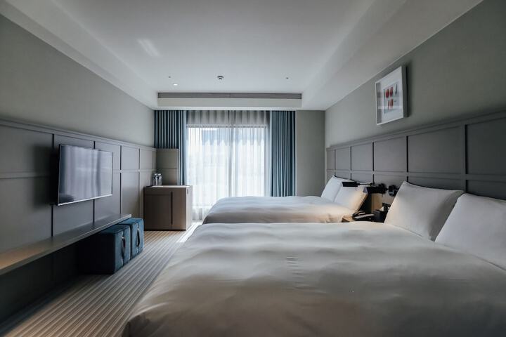 Room 18 of 83