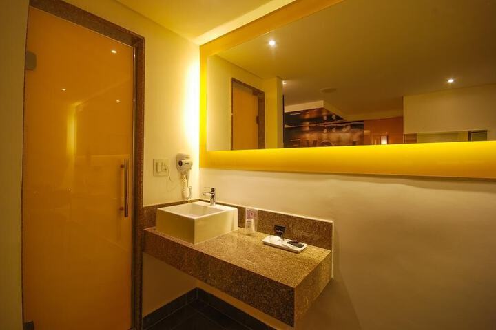 Room 2 of 37