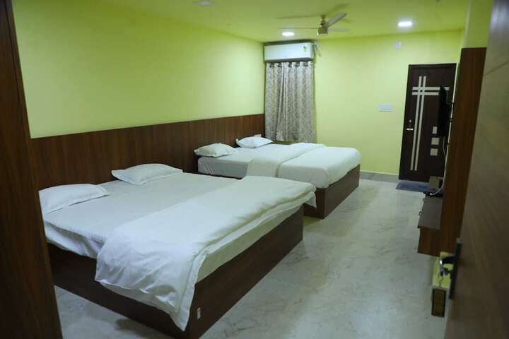 Room 13 of 27