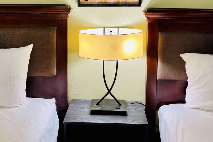 2 Queen Beds (2 of 14)