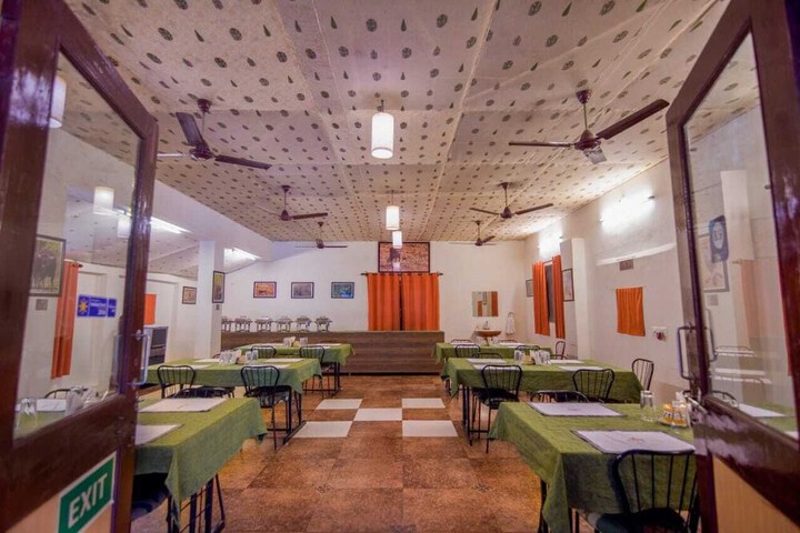 Dining 42 of 66