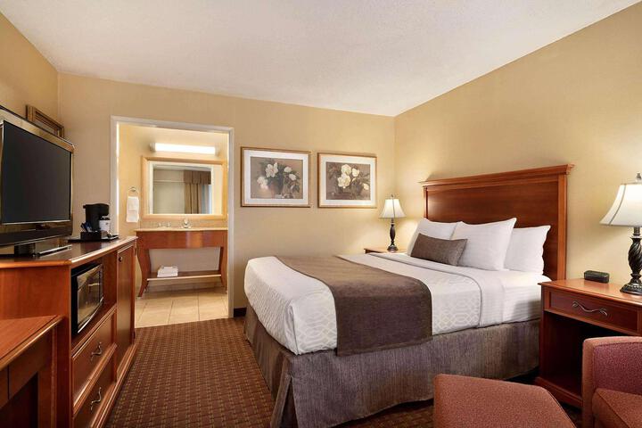2 Queen Beds (4 of 5)