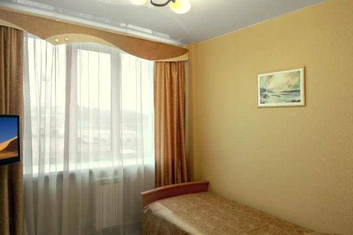 Room 5 of 16