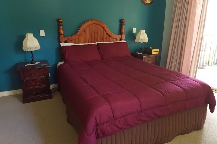 Room 8 of 18