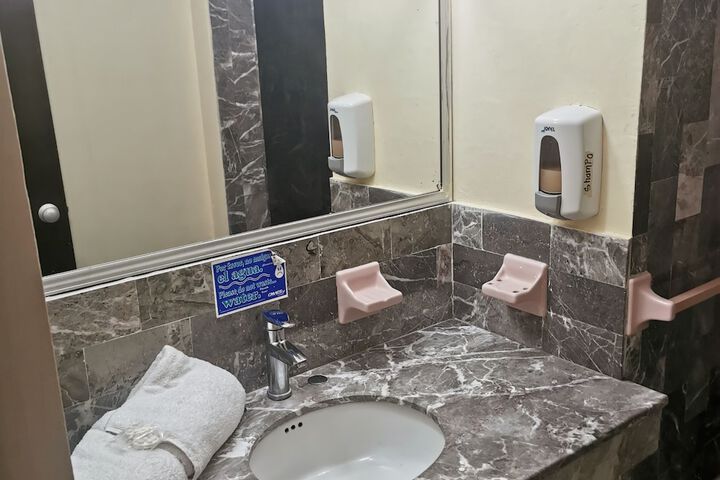 Room 4 of 4