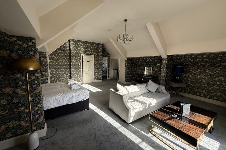 Room 42 of 104
