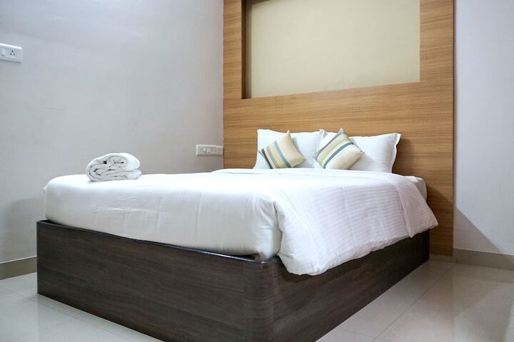 Room 4 of 33