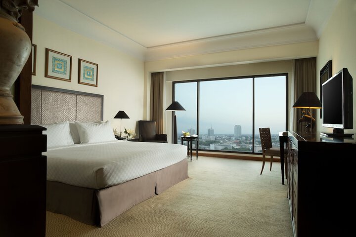 Room 9 of 38