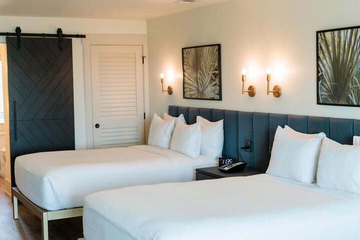 Room 35 of 220