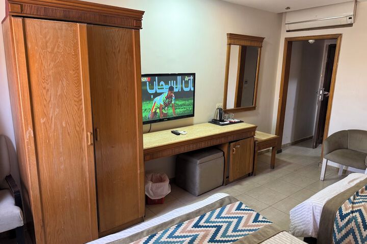 Room 9 of 36