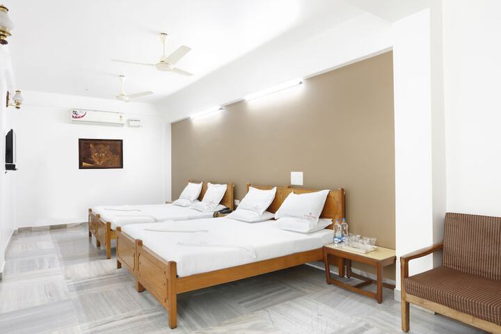 Room 12 of 29