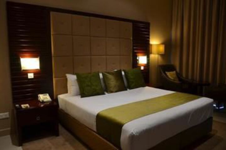 Room 5 of 16