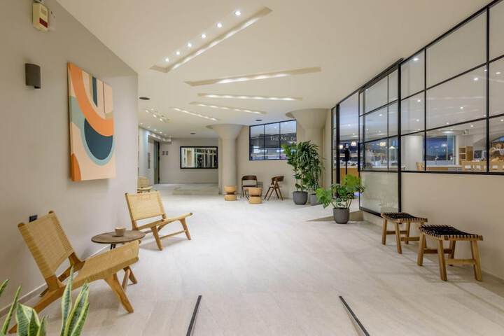Entrance & Lobby
