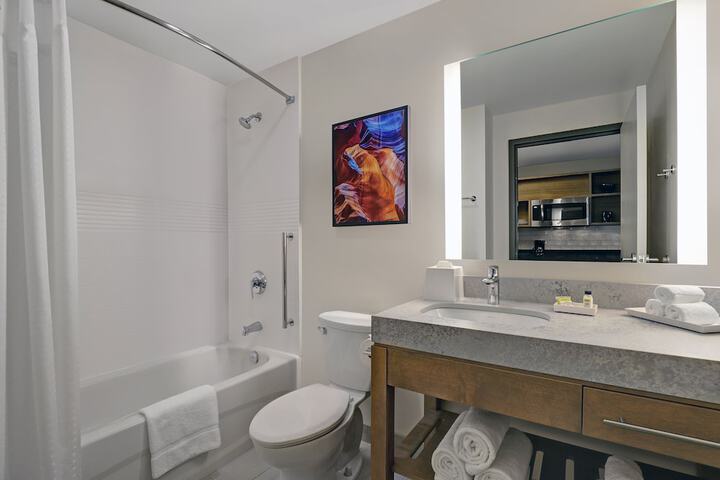 Room 13 of 32