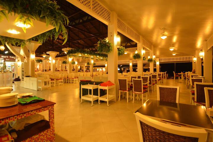 Dining 137 of 165