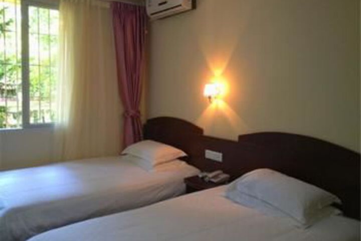 Room 15 of 36