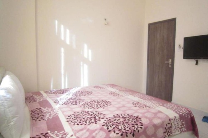 Room 21 of 34