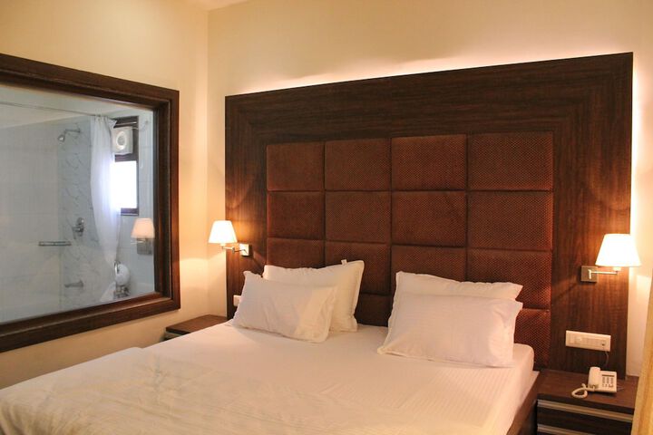 Room 12 of 40