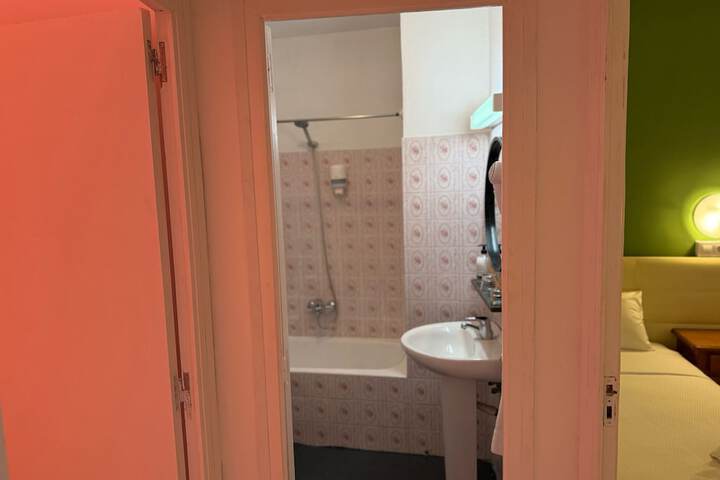 Room 79 of 133