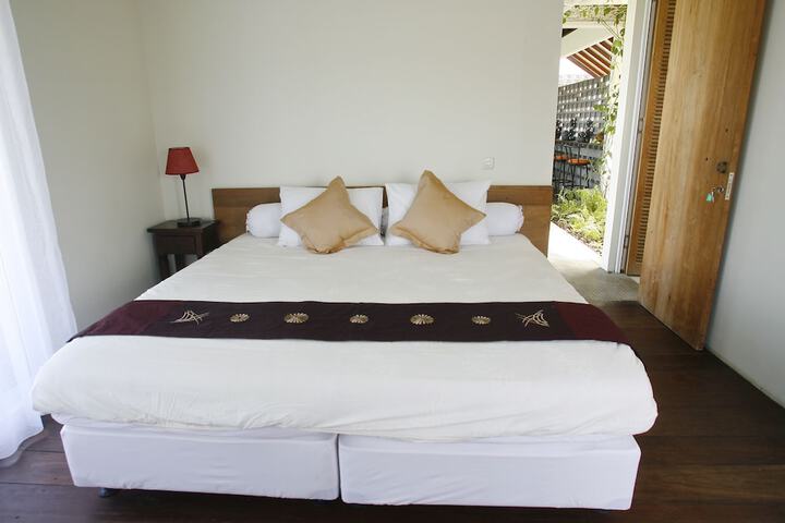 Room 3 of 20