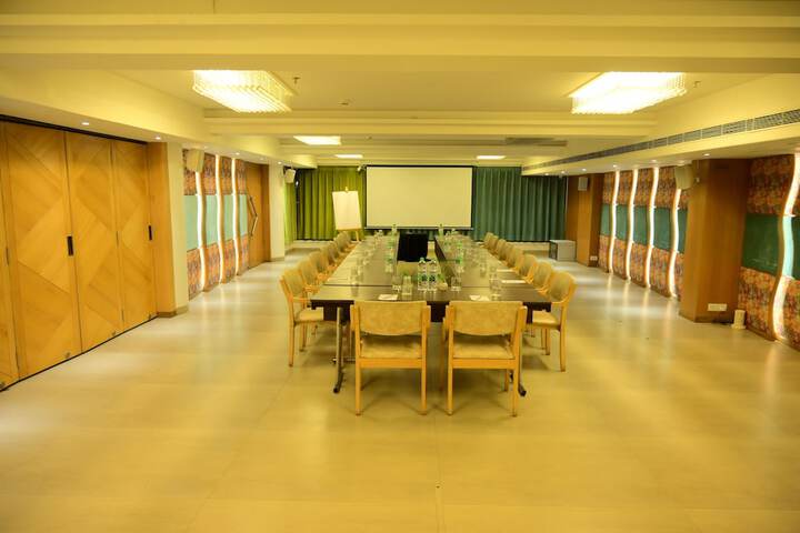Ballroom/Hall 22 of 31