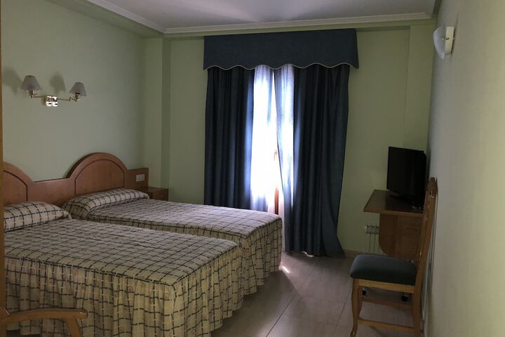 Room 10 of 16
