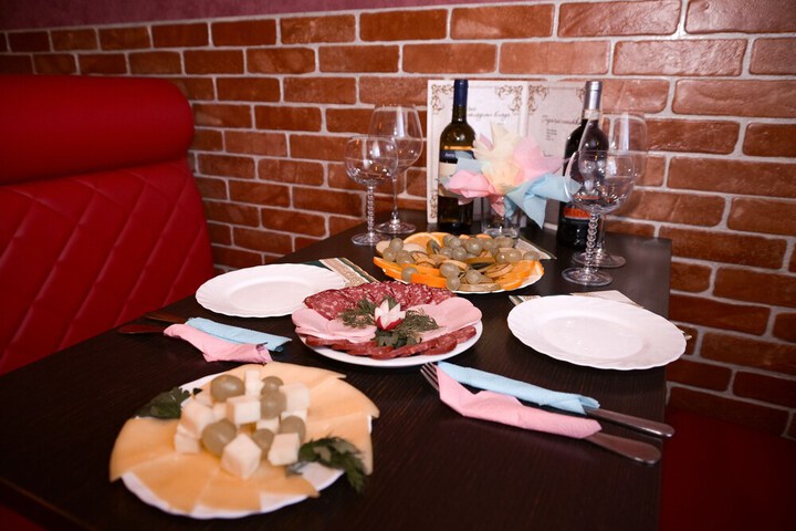 Dining 51 of 65