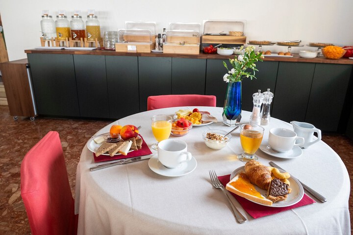 Breakfast/Coffee Service 35 of 50