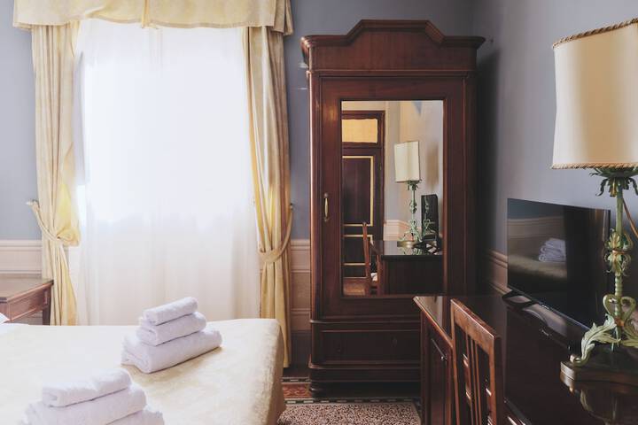 Room 8 of 23