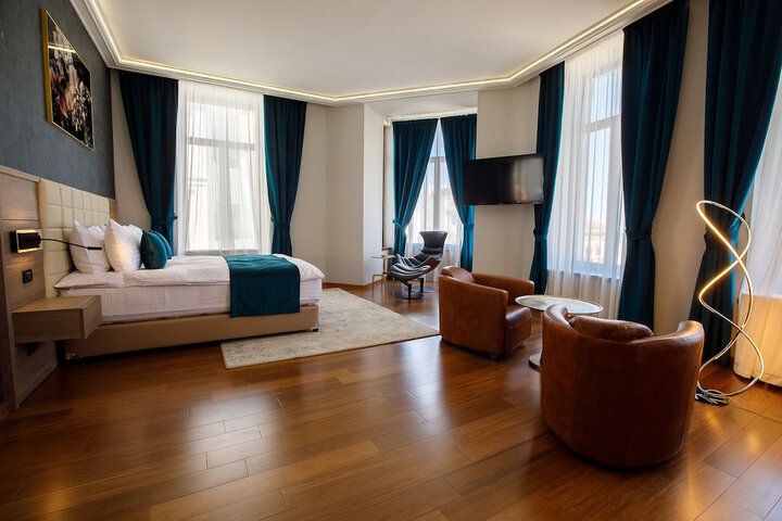 Room 65 of 108