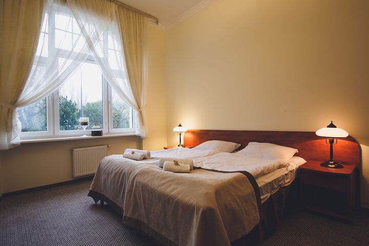 Room 10 of 19