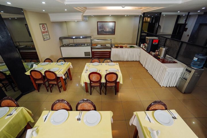 Dining 11 of 26