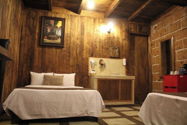 Room 27 of 38