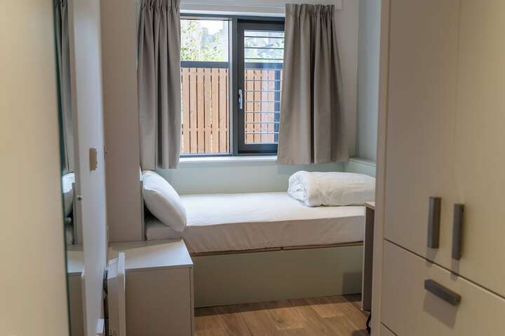 Room 10 of 33