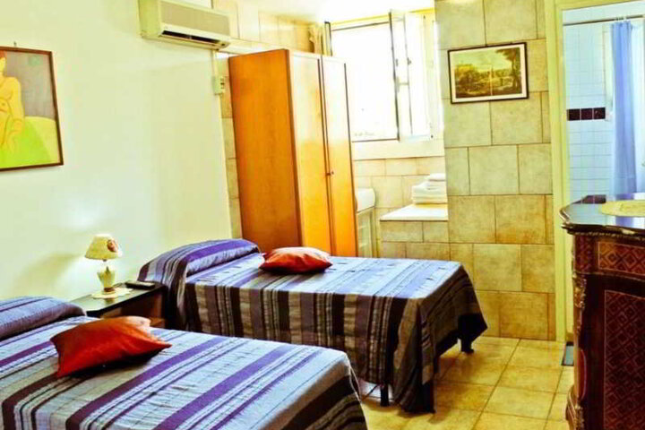 Room 4 of 4