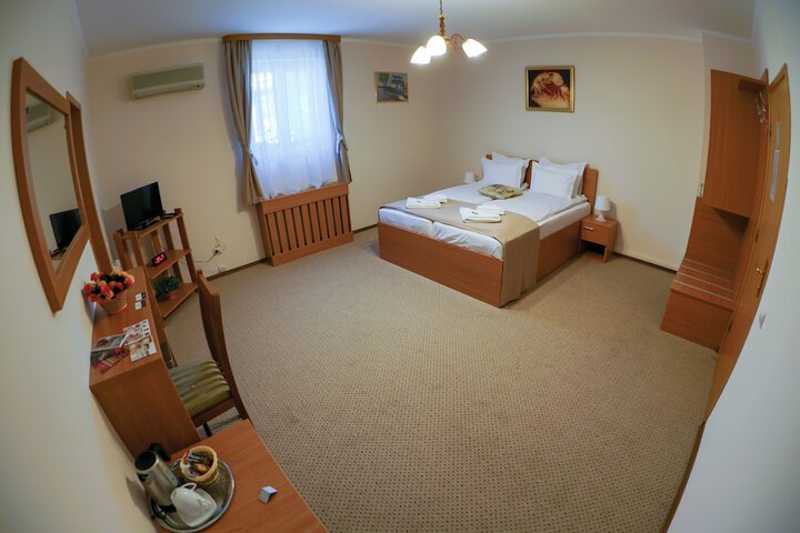 Room 9 of 37