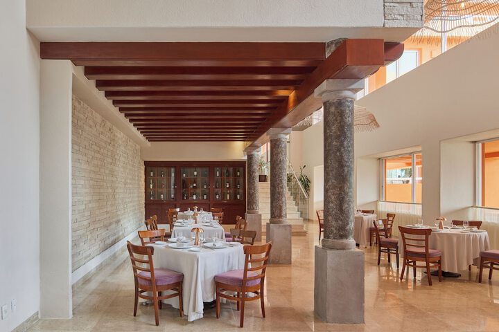 Dining 54 of 164