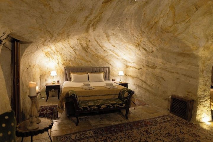 Room 2 of 70