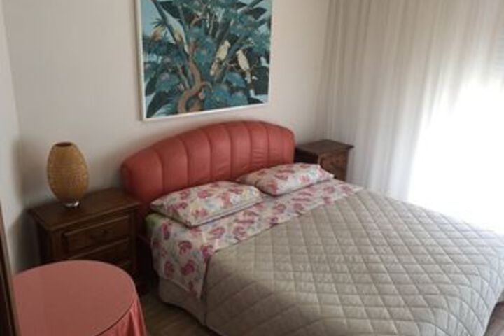 Room 9 of 20
