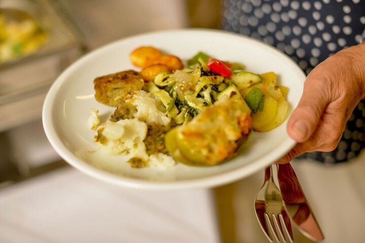 Dining 8 of 15