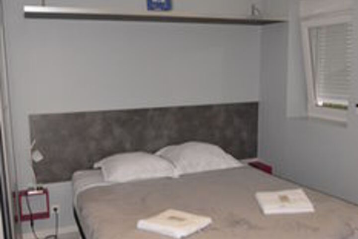 Room 6 of 14