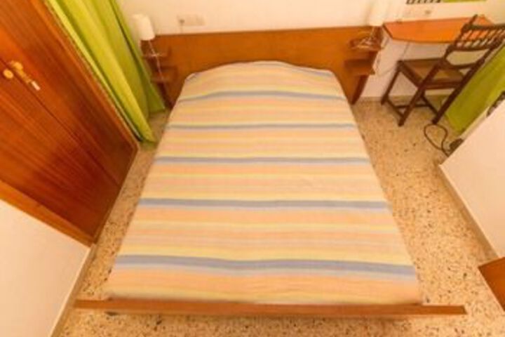 Room 14 of 28