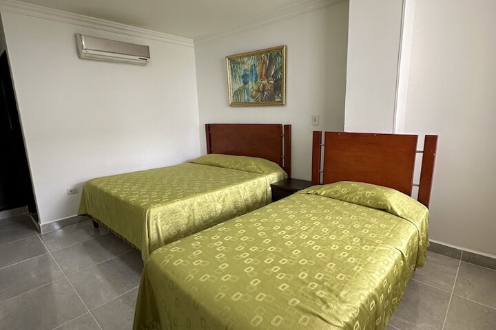 Room 26 of 65