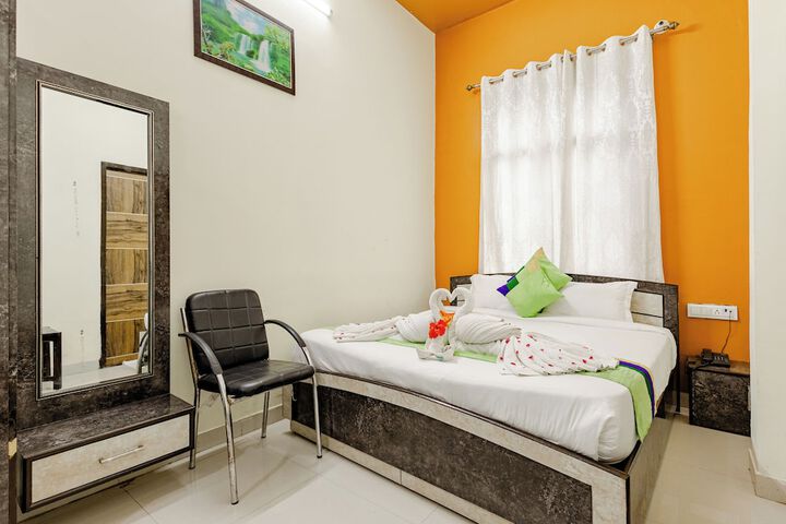 Room 9 of 25