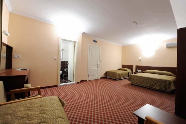 Room 10 of 25