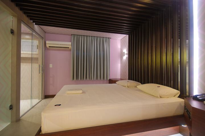 Room 10 of 37